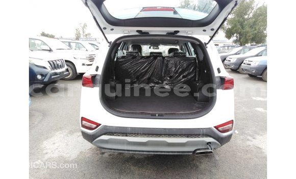 Acheter Import Voiture Hyundai Santa Fe Blanc à Import - Dubai, Conakry Acheter Import Voiture Hyundai Santa Fe Blanc à Import - Dubai, Conakry