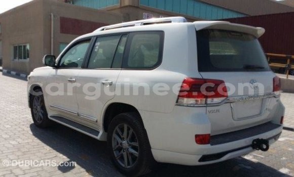 Buy Import Toyota Land Cruiser White Car in Import - Dubai in Conakry Buy Import Toyota Land Cruiser White Car in Import - Dubai in Conakry