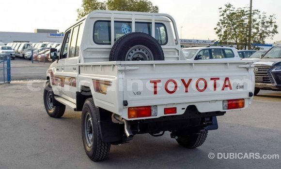 Acheter Import Voiture Toyota Pickup Blanc à Import - Dubai, Conakry Acheter Import Voiture Toyota Pickup Blanc à Import - Dubai, Conakry
