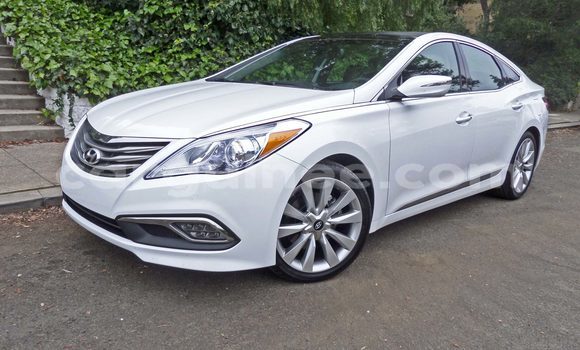 Buy Used Hyundai Sonata White Car in Conakry in Conakry Buy Used Hyundai Sonata White Car in Conakry in Conakry