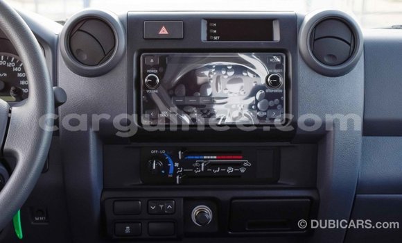 Acheter Import Voiture Toyota Land Cruiser Blanc à Import - Dubai, Conakry Acheter Import Voiture Toyota Land Cruiser Blanc à Import - Dubai, Conakry