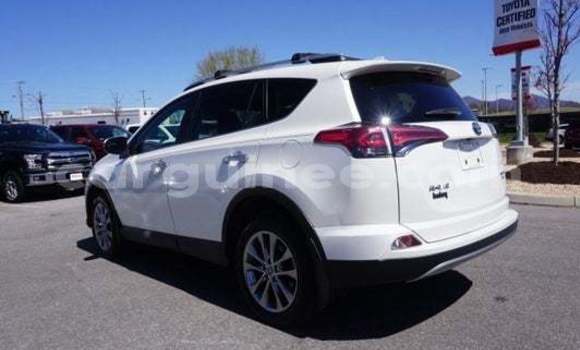 Buy Used Toyota RAV4 White Car in Conakry in Conakry Buy Used Toyota RAV4 White Car in Conakry in Conakry