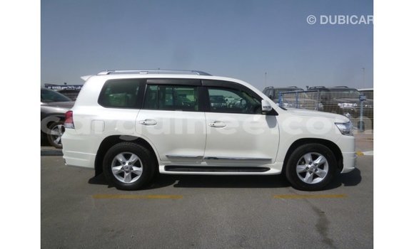 Buy Import Toyota Land Cruiser White Car in Import - Dubai in Conakry Buy Import Toyota Land Cruiser White Car in Import - Dubai in Conakry