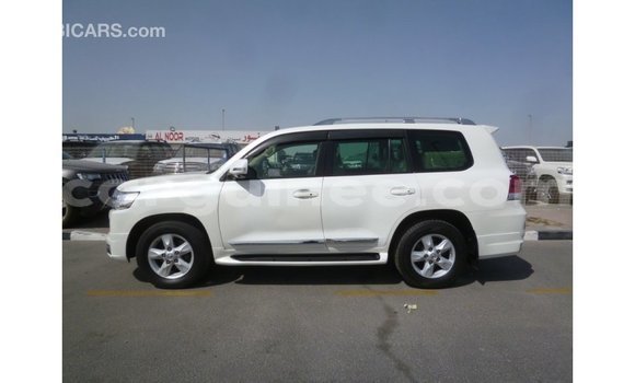 Buy Import Toyota Land Cruiser White Car in Import - Dubai in Conakry Buy Import Toyota Land Cruiser White Car in Import - Dubai in Conakry