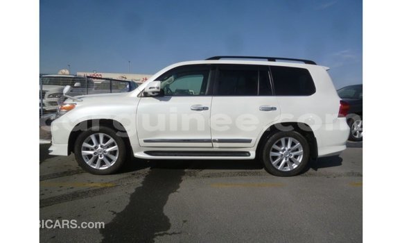 Acheter Import Voiture Toyota Land Cruiser Blanc à Import - Dubai, Conakry Acheter Import Voiture Toyota Land Cruiser Blanc à Import - Dubai, Conakry