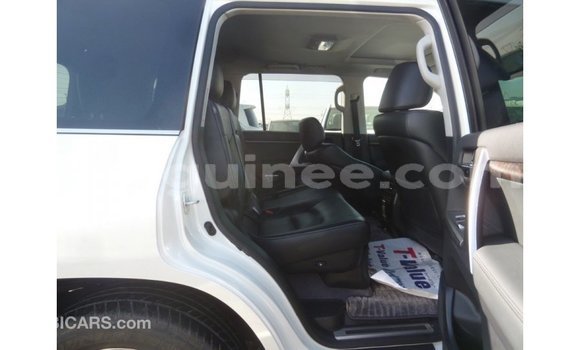 Acheter Import Voiture Toyota Land Cruiser Blanc à Import - Dubai, Conakry Acheter Import Voiture Toyota Land Cruiser Blanc à Import - Dubai, Conakry