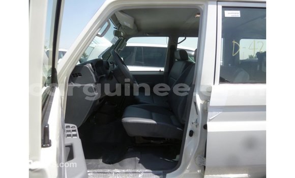 Buy Import Toyota Land Cruiser White Car in Import - Dubai in Conakry Buy Import Toyota Land Cruiser White Car in Import - Dubai in Conakry
