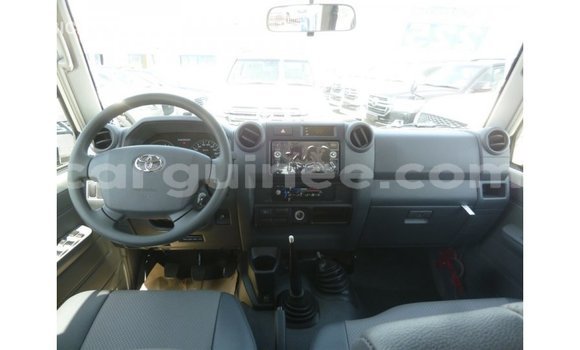 Buy Import Toyota Land Cruiser White Car in Import - Dubai in Conakry Buy Import Toyota Land Cruiser White Car in Import - Dubai in Conakry