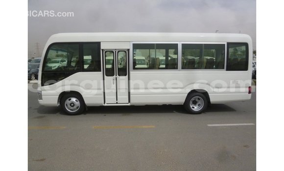 Acheter Import Voiture Toyota Coaster Blanc à Import - Dubai, Conakry Acheter Import Voiture Toyota Coaster Blanc à Import - Dubai, Conakry