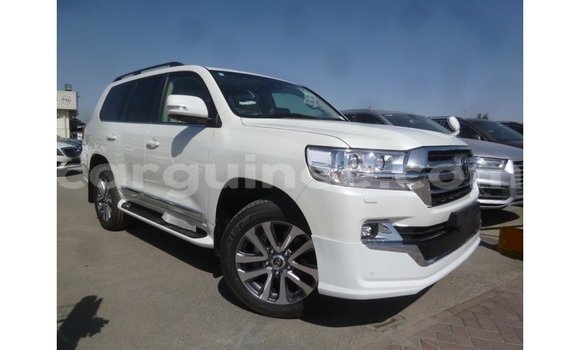 Acheter Import Voiture Toyota Land Cruiser Blanc à Import - Dubai, Conakry Acheter Import Voiture Toyota Land Cruiser Blanc à Import - Dubai, Conakry