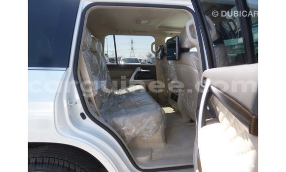 Acheter Import Voiture Toyota Land Cruiser Blanc à Import - Dubai, Conakry Acheter Import Voiture Toyota Land Cruiser Blanc à Import - Dubai, Conakry