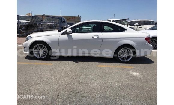 Buy Import Mercedes-Benz 190 White Car in Import - Dubai in Conakry Buy Import Mercedes-Benz 190 White Car in Import - Dubai in Conakry