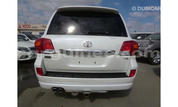 Buy Import Toyota Land Cruiser White Car in Import - Dubai in Conakry Buy Import Toyota Land Cruiser White Car in Import - Dubai in Conakry