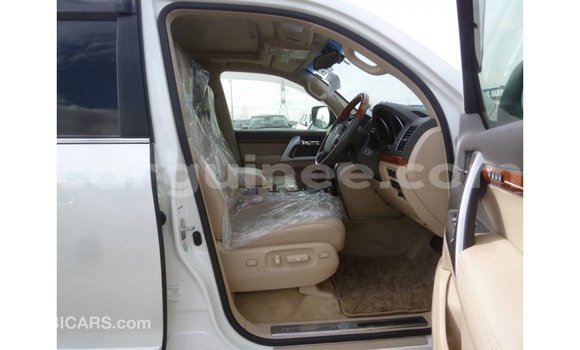 Buy Import Toyota Land Cruiser White Car in Import - Dubai in Conakry Buy Import Toyota Land Cruiser White Car in Import - Dubai in Conakry