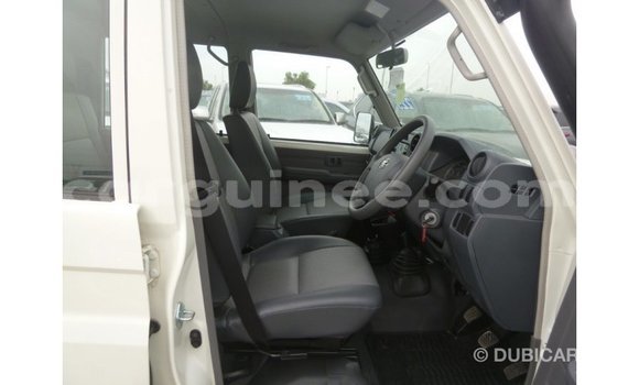 Acheter Import Voiture Toyota Land Cruiser Blanc à Import - Dubai, Conakry Acheter Import Voiture Toyota Land Cruiser Blanc à Import - Dubai, Conakry