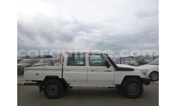 Acheter Import Voiture Toyota Land Cruiser Blanc à Import - Dubai, Conakry Acheter Import Voiture Toyota Land Cruiser Blanc à Import - Dubai, Conakry