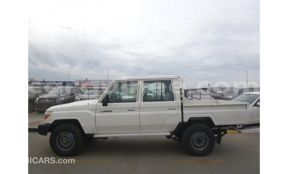 Acheter Import Voiture Toyota Land Cruiser Blanc à Import - Dubai, Conakry Acheter Import Voiture Toyota Land Cruiser Blanc à Import - Dubai, Conakry