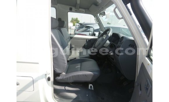 Buy Import Toyota Land Cruiser White Car in Import - Dubai in Conakry Buy Import Toyota Land Cruiser White Car in Import - Dubai in Conakry