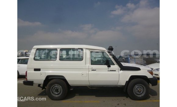 Buy Import Toyota Land Cruiser White Car in Import - Dubai in Conakry Buy Import Toyota Land Cruiser White Car in Import - Dubai in Conakry