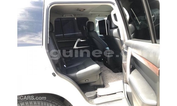 Buy Import Toyota Land Cruiser White Car in Import - Dubai in Conakry Buy Import Toyota Land Cruiser White Car in Import - Dubai in Conakry