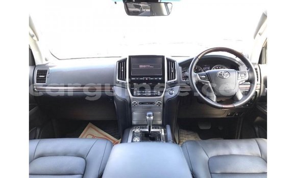 Buy Import Toyota Land Cruiser White Car in Import - Dubai in Conakry Buy Import Toyota Land Cruiser White Car in Import - Dubai in Conakry