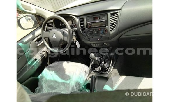 Acheter Import Voiture Mitsubishi L200 Blanc à Import - Dubai, Conakry Acheter Import Voiture Mitsubishi L200 Blanc à Import - Dubai, Conakry