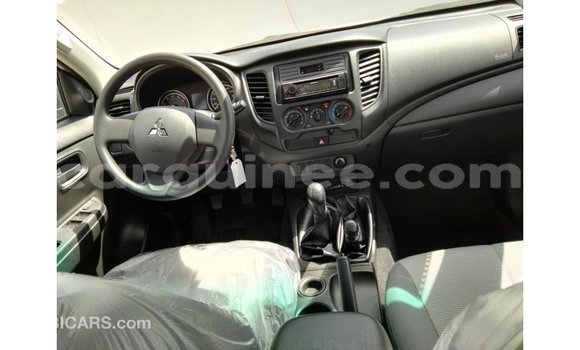 Acheter Import Voiture Mitsubishi L200 Blanc à Import - Dubai, Conakry Acheter Import Voiture Mitsubishi L200 Blanc à Import - Dubai, Conakry