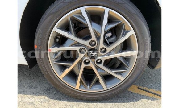 Buy Import Hyundai Elantra White Car in Import - Dubai in Conakry Buy Import Hyundai Elantra White Car in Import - Dubai in Conakry