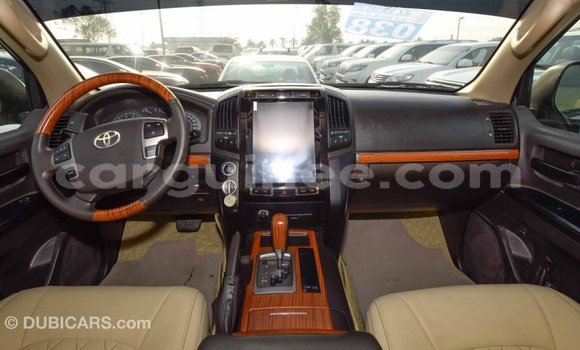 Buy Import Toyota Land Cruiser White Car in Import - Dubai in Conakry Buy Import Toyota Land Cruiser White Car in Import - Dubai in Conakry