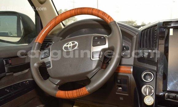 Buy Import Toyota Land Cruiser White Car in Import - Dubai in Conakry Buy Import Toyota Land Cruiser White Car in Import - Dubai in Conakry