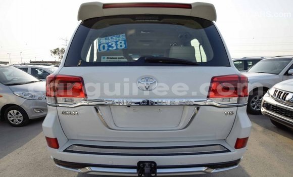 Buy Import Toyota Land Cruiser White Car in Import - Dubai in Conakry Buy Import Toyota Land Cruiser White Car in Import - Dubai in Conakry