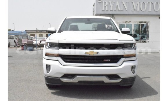 Acheter Import Voiture Chevrolet Silverado Blanc à Import - Dubai, Conakry
