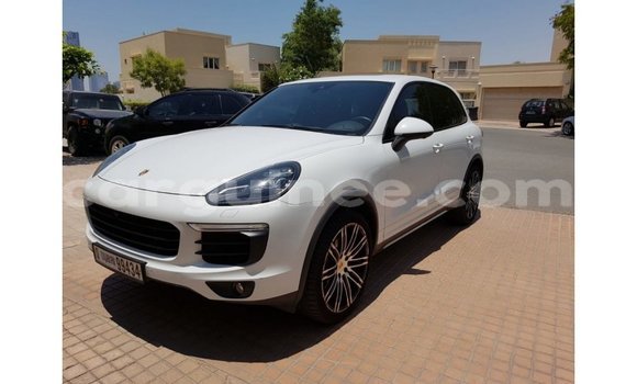 Acheter Import Voiture Porsche Cayenne Blanc à Import - Dubai, Conakry