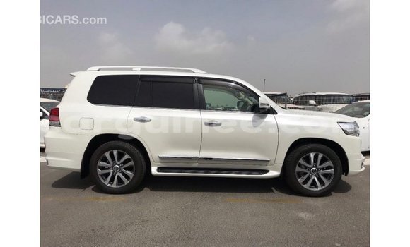 Buy Import Toyota Land Cruiser White Car in Import - Dubai in Conakry Buy Import Toyota Land Cruiser White Car in Import - Dubai in Conakry