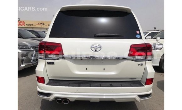 Buy Import Toyota Land Cruiser White Car in Import - Dubai in Conakry Buy Import Toyota Land Cruiser White Car in Import - Dubai in Conakry