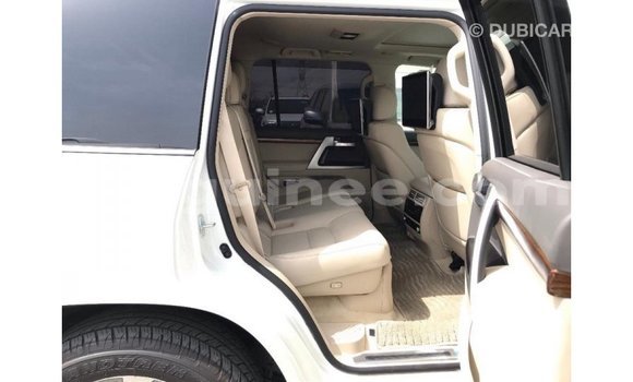 Buy Import Toyota Land Cruiser White Car in Import - Dubai in Conakry Buy Import Toyota Land Cruiser White Car in Import - Dubai in Conakry