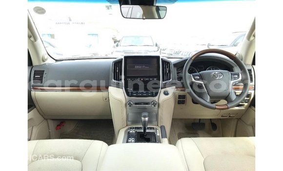 Buy Import Toyota Land Cruiser White Car in Import - Dubai in Conakry Buy Import Toyota Land Cruiser White Car in Import - Dubai in Conakry