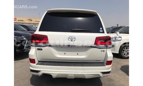 Buy Import Toyota Land Cruiser White Car in Import - Dubai in Conakry Buy Import Toyota Land Cruiser White Car in Import - Dubai in Conakry