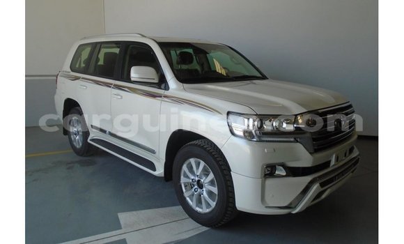 Buy Import Toyota Land Cruiser White Car in Import - Dubai in Conakry Buy Import Toyota Land Cruiser White Car in Import - Dubai in Conakry