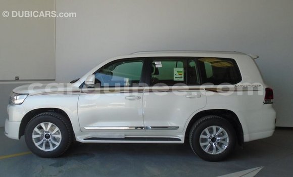 Buy Import Toyota Land Cruiser White Car in Import - Dubai in Conakry Buy Import Toyota Land Cruiser White Car in Import - Dubai in Conakry