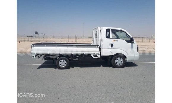 Buy Import Kia Carens White Car in Import - Dubai in Conakry Buy Import Kia Carens White Car in Import - Dubai in Conakry