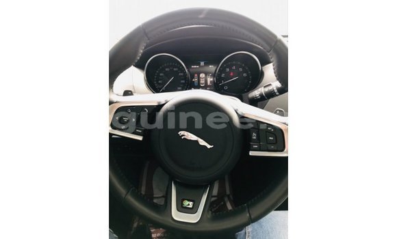 Acheter Import Voiture Jaguar XE Rouge à Import - Dubai, Conakry Acheter Import Voiture Jaguar XE Rouge à Import - Dubai, Conakry