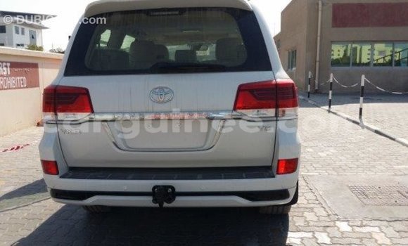 Buy Import Toyota Land Cruiser White Car in Import - Dubai in Conakry Buy Import Toyota Land Cruiser White Car in Import - Dubai in Conakry
