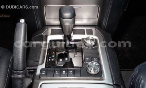 Buy Import Toyota Land Cruiser White Car in Import - Dubai in Conakry Buy Import Toyota Land Cruiser White Car in Import - Dubai in Conakry