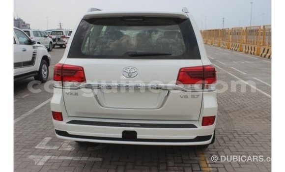 Buy Import Toyota Land Cruiser White Car in Import - Dubai in Conakry Buy Import Toyota Land Cruiser White Car in Import - Dubai in Conakry