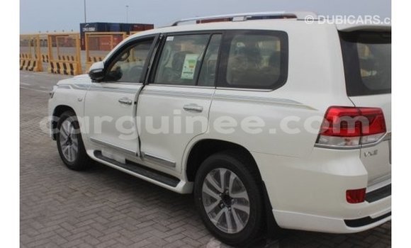 Buy Import Toyota Land Cruiser White Car in Import - Dubai in Conakry Buy Import Toyota Land Cruiser White Car in Import - Dubai in Conakry