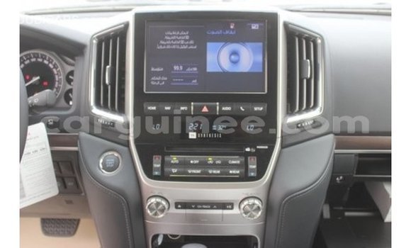 Buy Import Toyota Land Cruiser White Car in Import - Dubai in Conakry Buy Import Toyota Land Cruiser White Car in Import - Dubai in Conakry