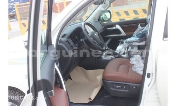 Buy Import Toyota Land Cruiser White Car in Import - Dubai in Conakry Buy Import Toyota Land Cruiser White Car in Import - Dubai in Conakry