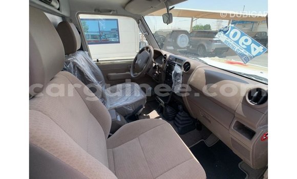 Buy Import Toyota Land Cruiser Beige Car in Import - Dubai in Conakry Buy Import Toyota Land Cruiser Beige Car in Import - Dubai in Conakry