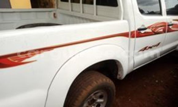Buy Used Toyota Hilux White Car in Conakry in Conakry Buy Used Toyota Hilux White Car in Conakry in Conakry